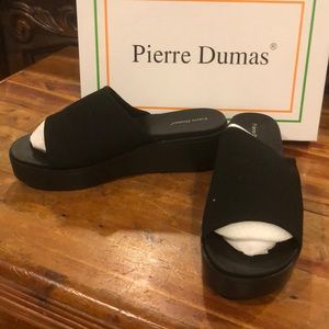 NWT Super Comfortable Pierre Dumas Black Wedges